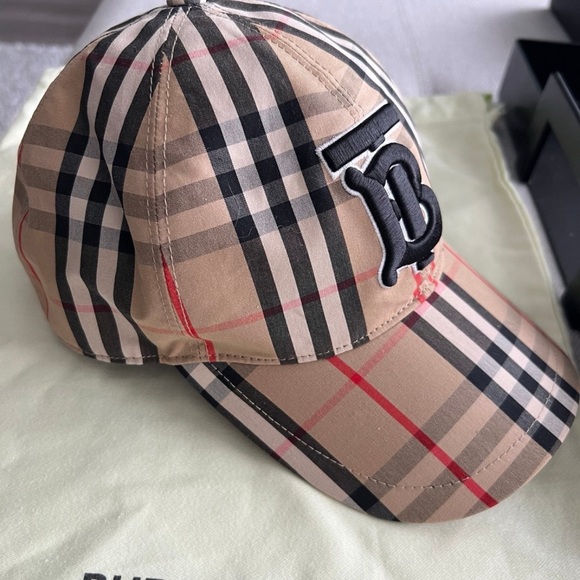 Burberry hat - Picture 3 of 6
